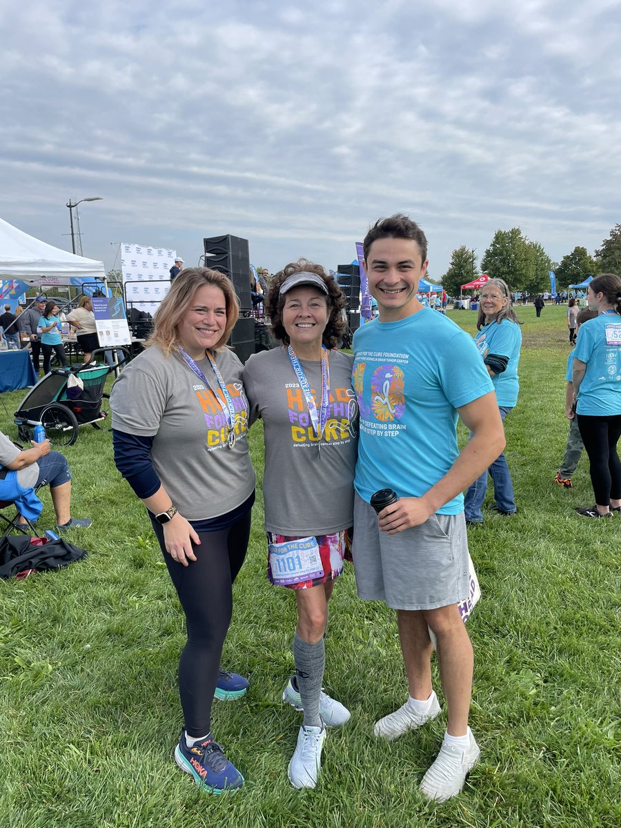 Lifeiskitsch's tweet photo. Detroit’s @HeadfortheCure 5k on Belle Isle was AWESOME! Love my @HenryFordHealth // @HenryFordNeuro family! #btsm #HFTC #HBTCstrong https://t.co/JhR0G1NKCS