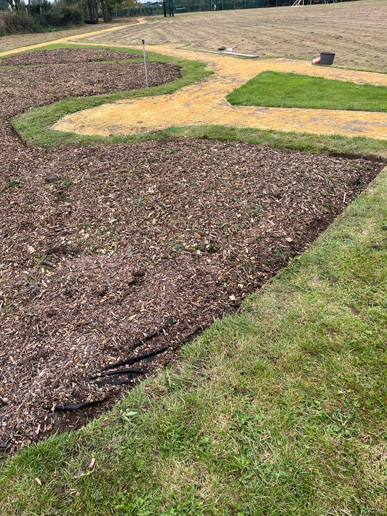 DBParishCouncil's tweet photo. Work has been completed today on the third flowerbed. Additionally, all the flowerbed edges have been trimmed and straightened. All looking very neat &amp; tidy #readyforplanting 🤩 #parkenovation #voluntarywork https://t.co/ec9u5QX1Wc