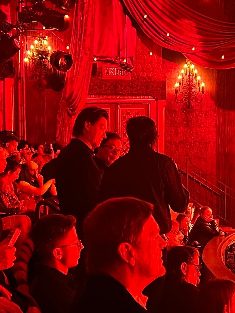 JotaPeHernandez's tweet photo. Petro, grandísimo HIPÓCRITA, se llena la boca diciendo “a mi no me inviten a esos bacanales”pero anoche estaba en New York gozando de lo lindo en broadway, mientras disfrutaba el musical Moulin rouge. Se parecen tanto con Maduro,rechazan el capitalismo pero NO puede vivir sin el. https://t.co/Edsug3yu3M