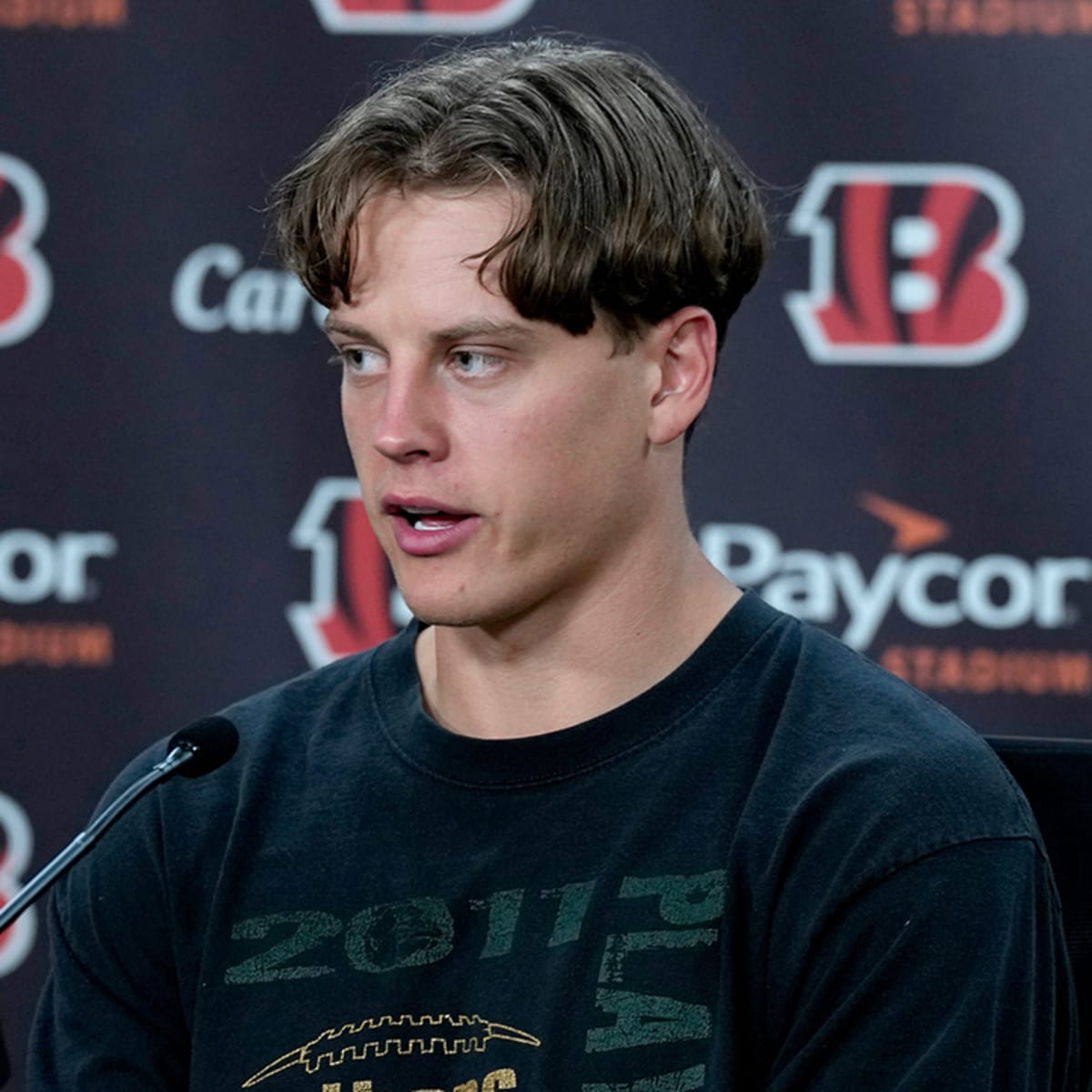 NFL_DovKleiman's tweet photo. #Bengals QB Joe Burrow finished the first half against the #Ravnes with 35 yards on 8 completions.
Last week in the entire #Browns game, he had 82 yards.
Bengals fans booed the team during the first half.
The highest paid player in NFL history is struggling after missing most of Training Camp.