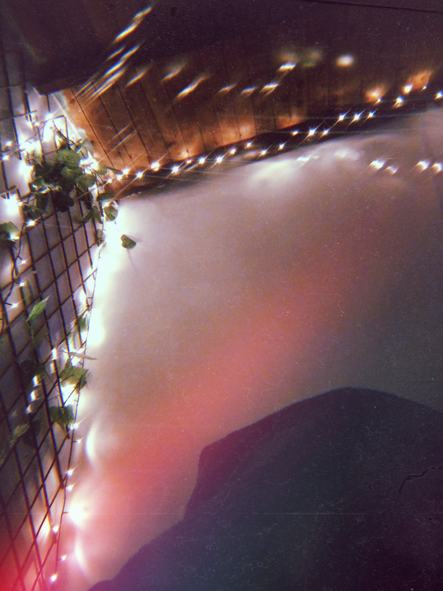 SoloDimeTony's tweet photo. La dictadura de tus labios me tuvo oprimido ante ti, pero me liberare del yugo encantador que me marea con dos o tres besos, y algun día le diré al mundo el peligro de tu belleza, y de como escapé de tus ojos marrones. https://t.co/nu6laTcsek