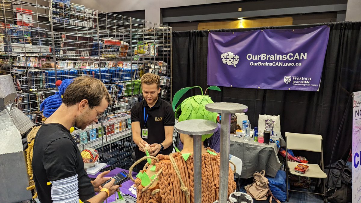 A lot of people who love sci-fi are also interested in neurosci! Our passionate and friendly volunteers are here at London Comic Con teaching people about the brain and the cool research happening at @WesternU supported by @Brains_CAN. Come say hi, we're here til 5pm!