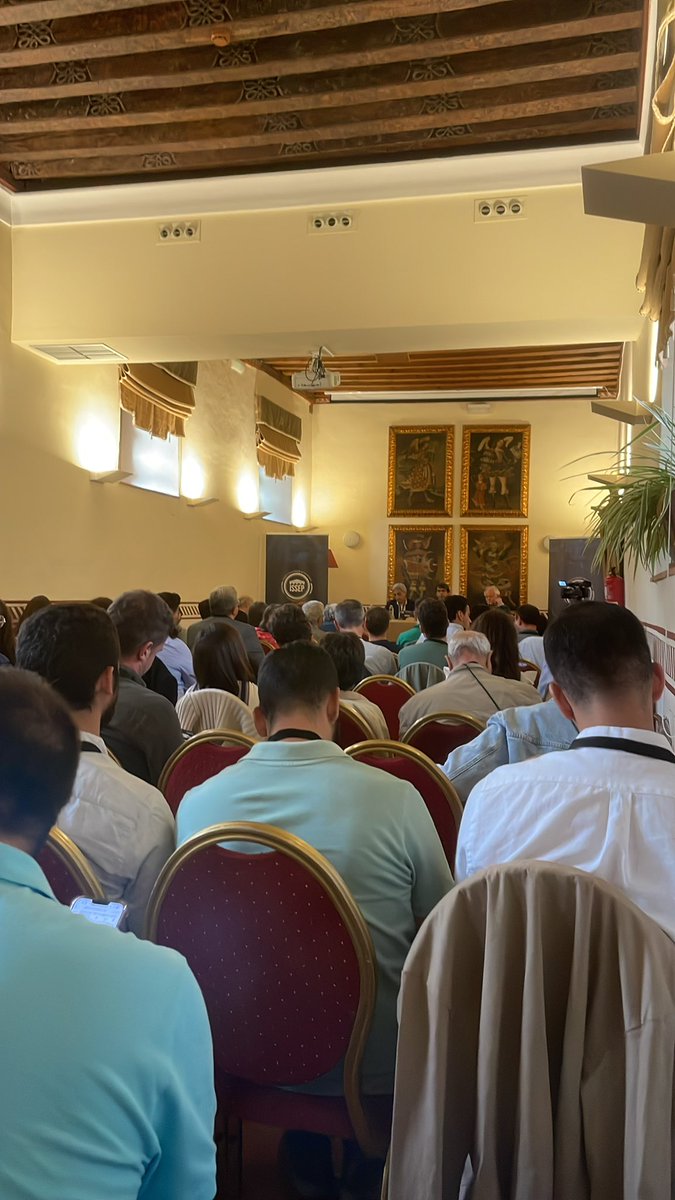 NachoTeMa's tweet photo. Gran fin de semana en el I Curso de Verano de @IssepMadrid, celebrado en Segovia, dónde se ha analizado el difícil momento que vive la nación. Brillantes ponentes y gente muy válida https://t.co/CGzmoaaqIR