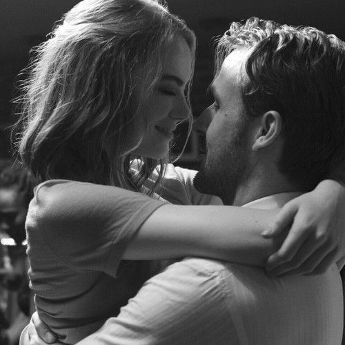 ✨| “Akşam Güneşi'nin bir sözü var. Kıyamet kopana dek aynı yerden batacak. Aynı yerden geri dönüp de doğacak. Onun verdiği bir söz var Zühre. Günler onun sözüyle geçiyor. Benim günlerim geçmiyor. Benim Akşam Güneşim sensin Zühre." #AkşamGüneşim