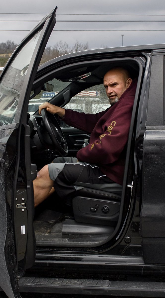 ChrisDJackson's tweet photo. 🚨 BREAKING Sen. John Fetterman drove nearly 5 hours to join UAW workers protesting in Michigan.

Well done, Senator! 👏 https://t.co/oiSjM9TRuK