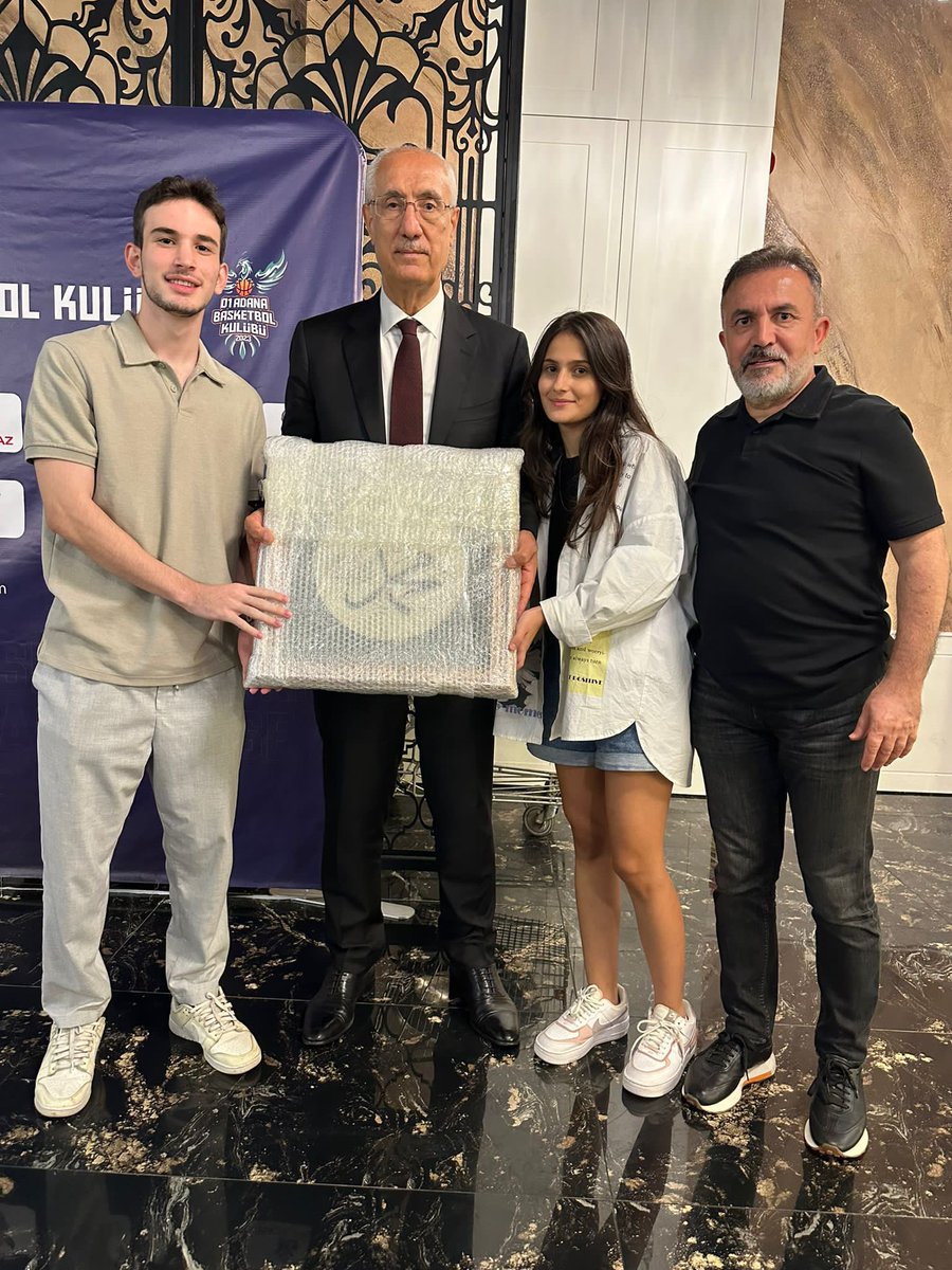 FeyziBerdibek1's tweet photo. 📍Adana

Değerli kardeşim önceki dönem Adana Milletvekili Sn. @Tamer_Dagli ile kıymetli evlatları, sevgili yeğenlerim Merve Gökçe ve Ahmet Tunahan ile bir araya geldik.
Sıcak karşılamaları için değerli kardeşime teşekkür ediyor, sevgili yeğenlerimi gözlerinden öpüyorum.
Yolları da, bahtları da açık olsun.