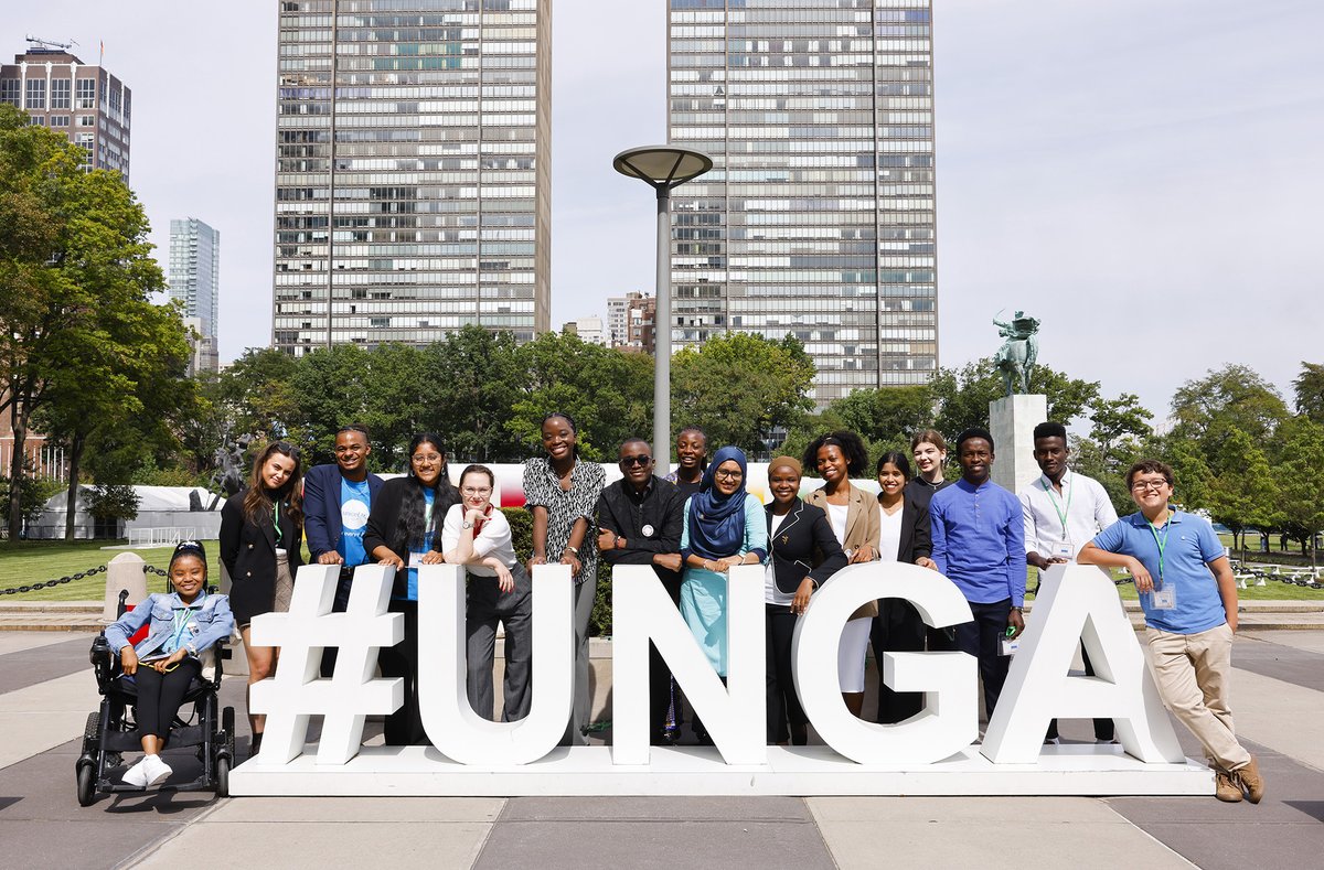 voicesofyouth's tweet image. Say #UNGA! 😁 📸🤳🏽

Yesterday the Youth Advocates were at the @unitednations for the opening of the General Assembly and the #SDGActionWeekend.

Do you want to learn more about what they are doing to promote the #GlobalGoals?