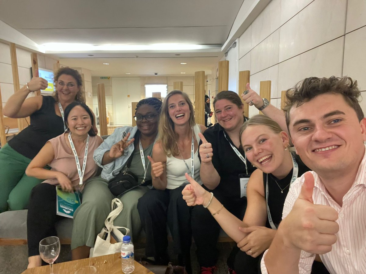 Debby van Riel tweet media