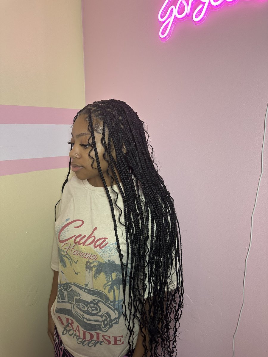 youfoundlexx's tweet photo. One retweet can help my business! I’m a Douglasville and traveling metro ATL braider/ Hairstylist. Very versatile my ig page is @ Allurebylexx. HAIR INCLUDED FOR ALL BRAIDS/TWIST STYLES! Reasonable prices! 🔥💕 https://t.co/y9YnIkMOxT