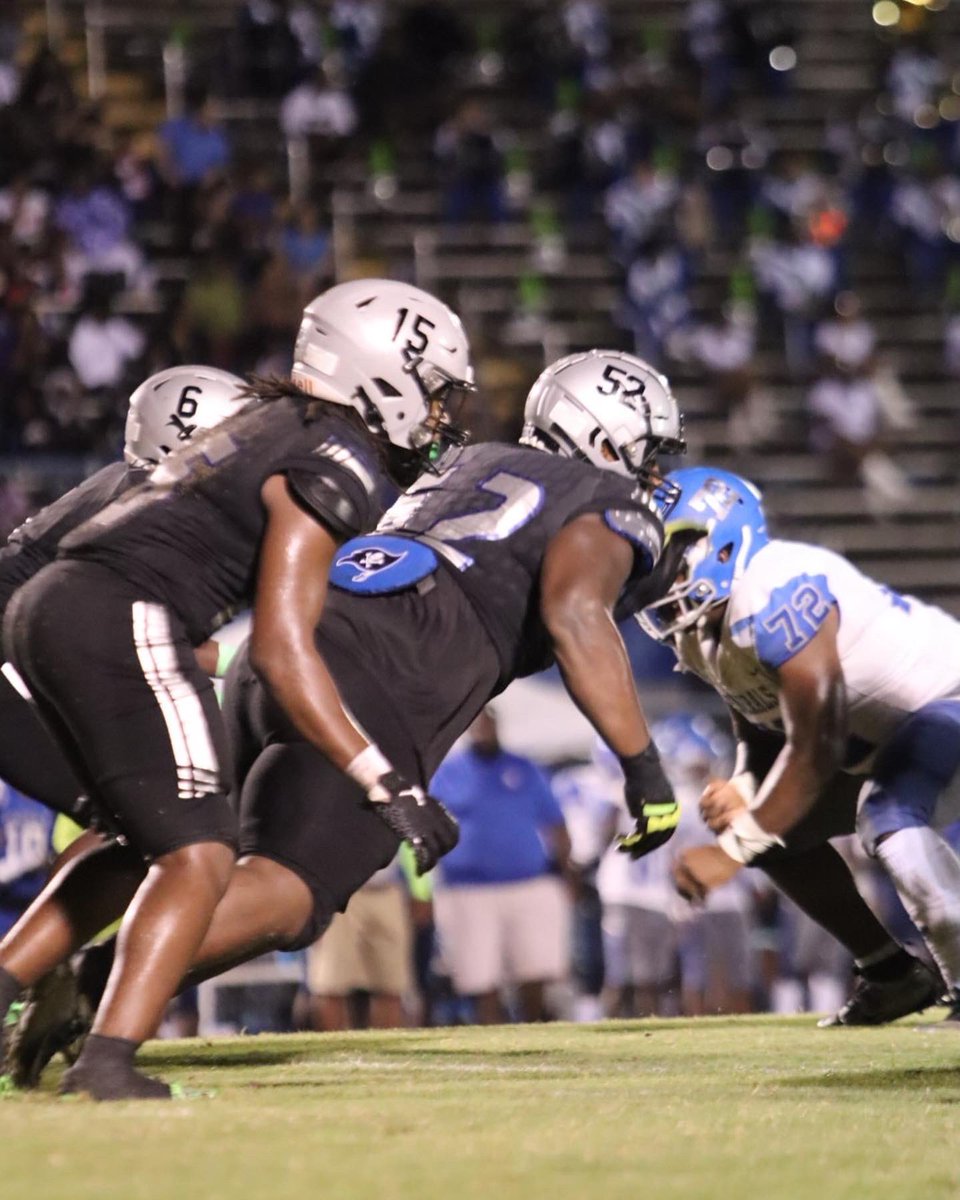 IszyLol's tweet photo. Week 4 vs riverside https://t.co/z6IwvGu3aW #co2024 #AGTG #football #HighSchool #dline https://t.co/FGMYcAgcDI