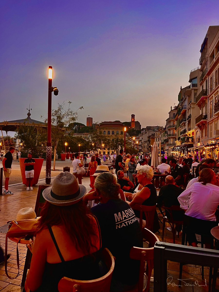 ReneTombarel's tweet image. Ambiance du soir à cannes #Cannes2023 #CotedAzurFrance @Cannes_France @villecannes @VisitCotedazur