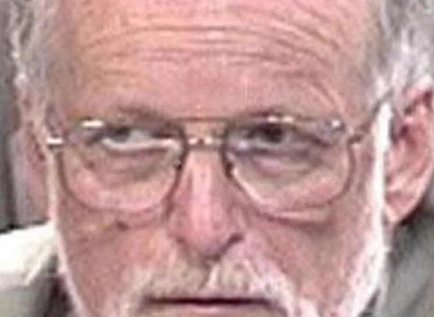 daveatherton's tweet photo. Excellent video @jakerattlesnk. After Dr David Kelly's "suicide" a group of surgeons said it was impossible to die from a penknife cutting an artery on his wrist. His medical records are sealed for 70 years. 

Tony Blair's former flat mate Lord Falconer was in charge of looking into his death & disposed of the body as soon as he could.

The whole thing stinks.
https://t.co/dWmWPiAz9h