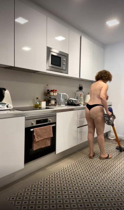 Cleaning the house naked at  ONLYFANS MERCE PALAU!!  limpiando la casa desnuda https://t.co/vkho6SH2<a href="/tag/mvsales"class="tags"><span>#mvsales</span></a>