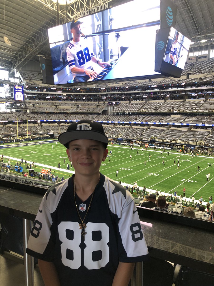 Coop5Star24's tweet photo. Getting game time ready. #cowboysnation https://t.co/cDrySHajq8