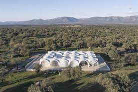 raquel_villacam's tweet photo. El #MathCorner 1⃣7⃣ es el Observatorio de Fauna de Los Pedroches, en Cardeña (Córdoba). En él, el arquitecto Rafael de La-Hoz utilizó la "proporción cordobesa" (relación entre relación entre el radio de la circunferencia circunscrita al octógono regular y el lado de este). https://t.co/iuILf3y3xD