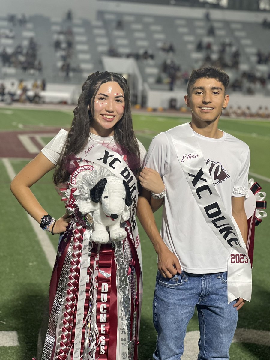 enevarez99's tweet photo. Great Student Athletes on and off the field  @brianagg21 , Nahum P, Amaris &amp; Ethan represent our programs well on HOCO♥️@Ysleta_W_Soccer @LadyIndiansXC @YsletaSports @YHSMENSOCCER @YsletaHS #BowUp #FearTheSpear #OnceAlways https://t.co/tpc3cyU5Nr