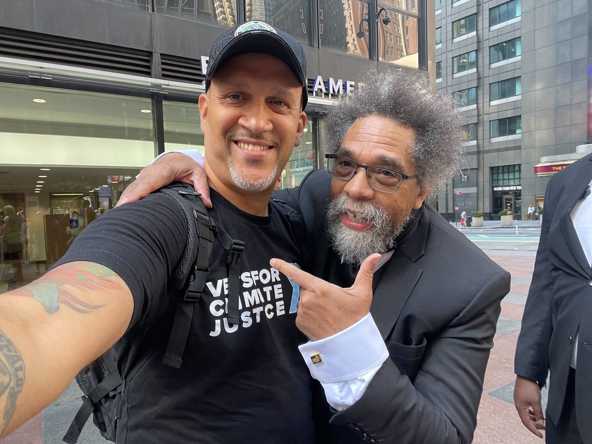 commondefense's tweet photo. Ending our reliance on fossil fuels is good for national security and good for the health of our communities and the world. The Veterans of Common Defense will continue to fight for Climate Justice! Proud to join the End Fossil Fuels March in NYC. ✊ #VetsForClimate https://t.co/XMvaSGH3tr