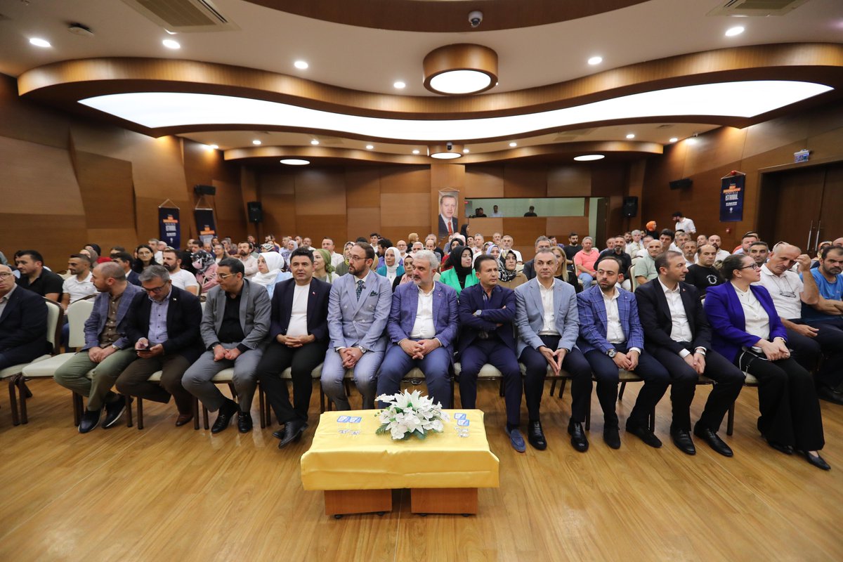 osmannnurika's tweet photo. Teşkilatlarımız İstanbul’un dört bir yanında milletimizin taleplerini dinliyor, sorunları çözmek için çözüm yolları arıyor ve geleceğe yönelik projeler geliştiriyor. Bu azim ve kararlılıkla 2024 için #Yenidenİstanbul diyoruz.

📍Tuzla İlçe Danışma Meclisi https://t.co/3XSWqtB9zl