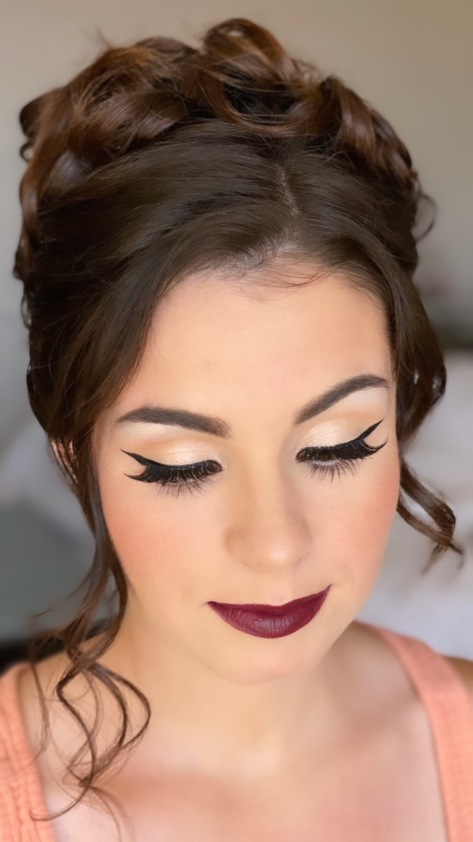 smoothbrideslv's tweet photo. Don’t forget your hair and makeup! https://t.co/j9GZns5aoS