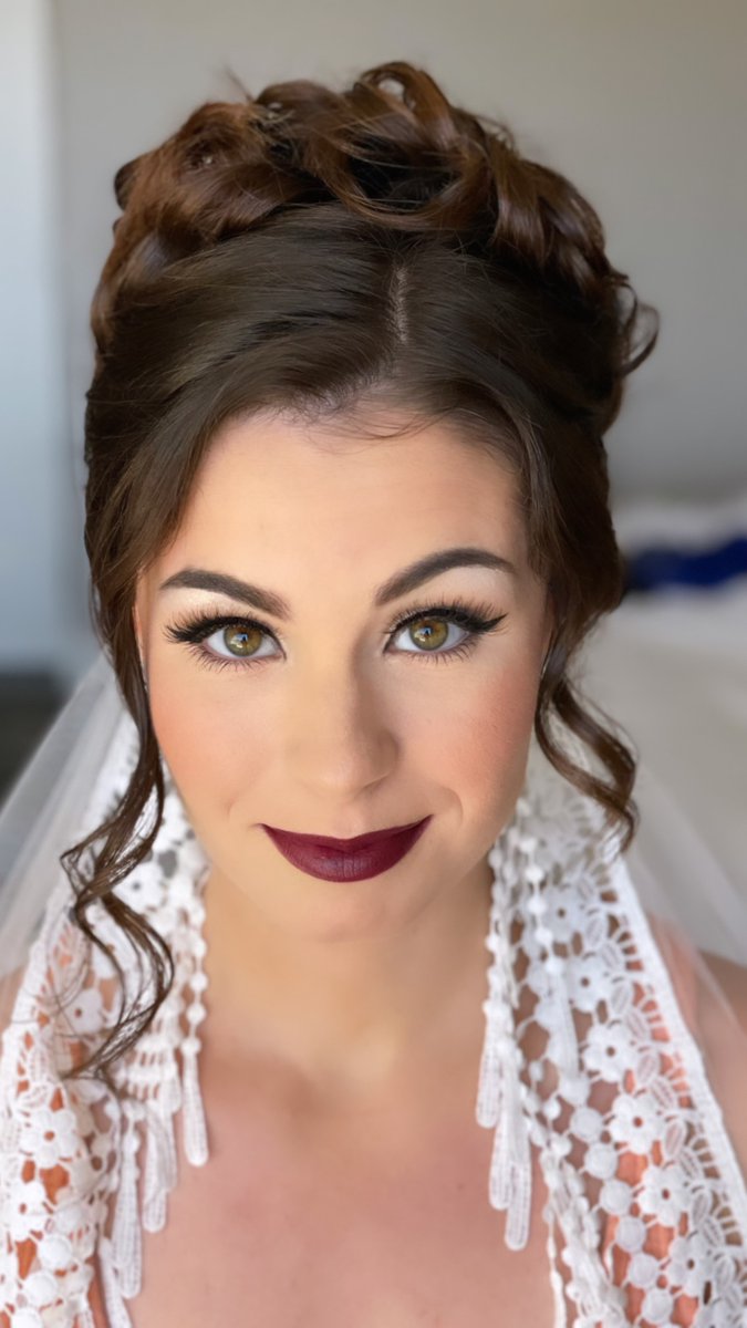 smoothbrideslv's tweet photo. Don’t forget your hair and makeup! https://t.co/j9GZns5aoS
