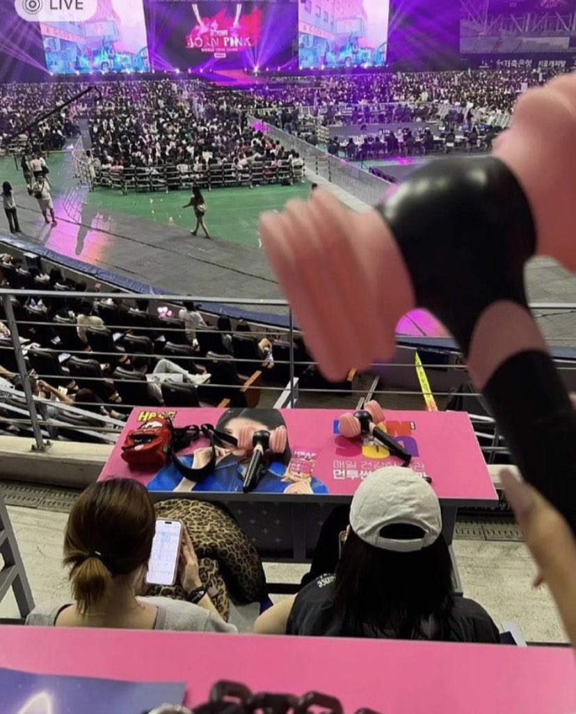 📸 | aespa (@aespa_official) üyeleri bugün @BLACKPINK’in BORN PINK Seoul Final konserine bizzat #BLACKPINK ekibi tarafından davet edilmiş! cr. aespamagazinntr