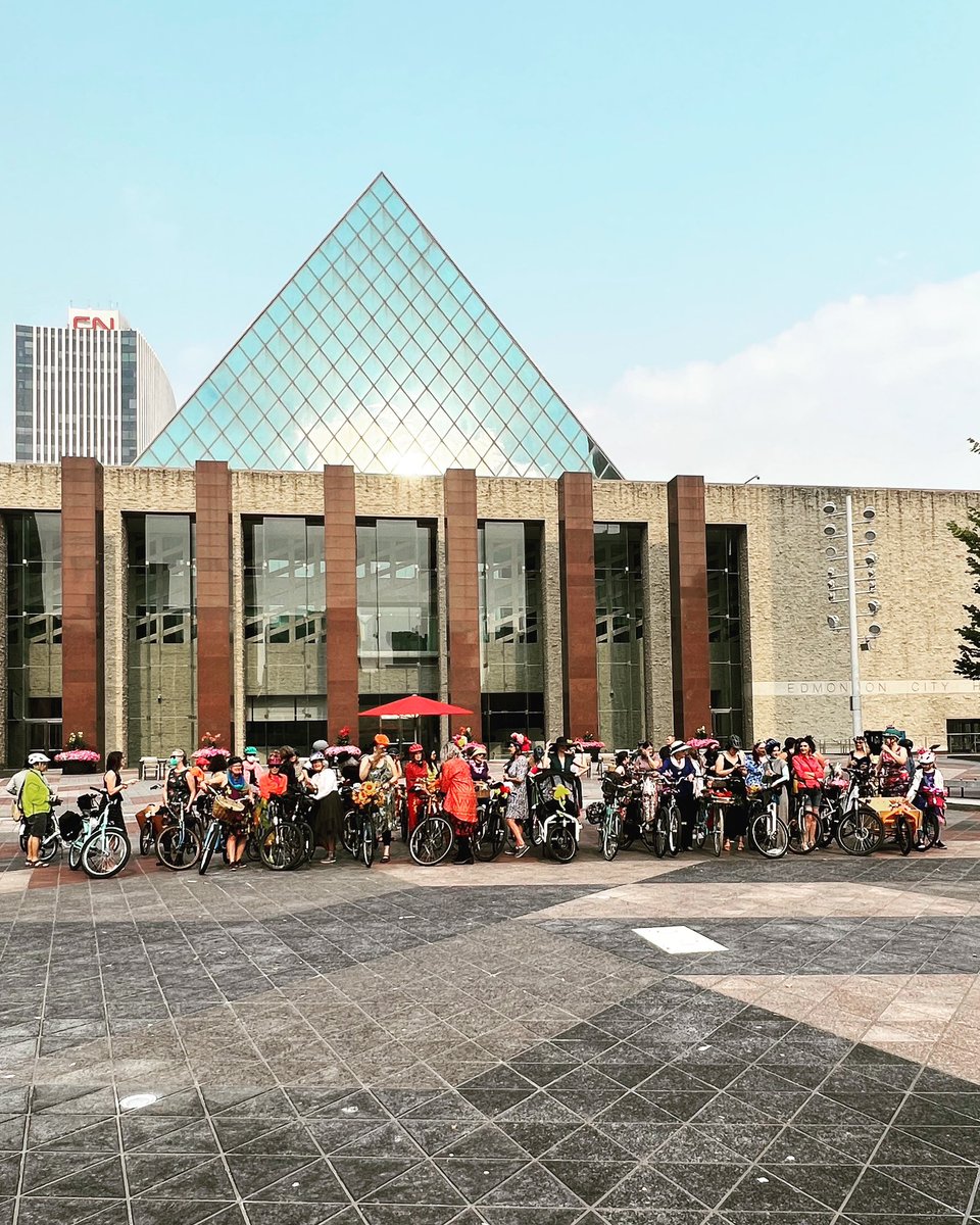 Great turnout for the Fancy Women’s Bike Ride in Edmonton!
#yegbike #ridebikes #bikelife #bikeeverywhere #pedalpower #edm #yeg #edmonton #yeglife #yegliving @FWBRyeg @FWBR_official