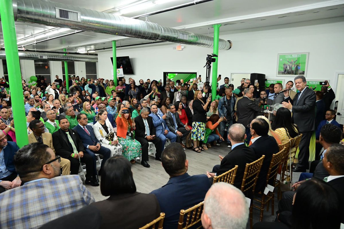 #FPComunica |

Una burla al pueblo dominicano, que en medio de tantos apagones ministro llame a disminuir consumo, calificó <a href="/LeonelFernandez/">Leonel Fernández</a>

#LeonelEnUSA