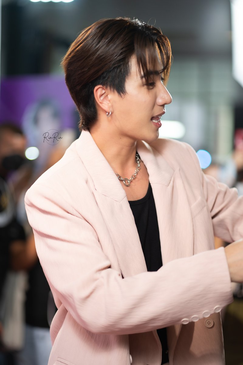RinrinRis's tweet photo. ช่วงพบปะแฟนคลับเล็กน้อย คุณเขาใจดีมากเลย 😭
#MCHOICE2023
#EucerinxPerth
#KDPPE
#PerthTanapon https://t.co/ByrmLLZJBu