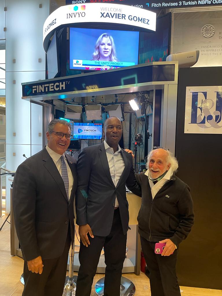 Great pleasure to meet @EinsteinoWallSt and @VinceMolinari in @NYSE trading floor. Thank you so much for the insights and remember great moment in my past career. #markets #fintech #NYSE #NewYork @SpirosMargaris @JimMarous @TheRudinGroup @PawlowskiMario @FinMKTG @FrRonconi