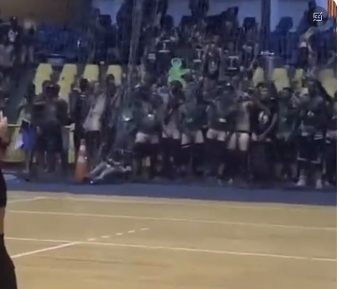 ale_campelo's tweet photo. MASTURBAÇÃO COLETIVA
No país que tem 1 estupro a cada 7 minutos

O time de futsal masculino da Faculdade de Medicina UNISA se masturbou coletivamente durante jogo de vôlei feminino.

Como eu digo, ser mulher é um ato de coragem!
Crime: importunação sexual, pena de 1 a 5 anos. https://t.co/Ikq745A9ix