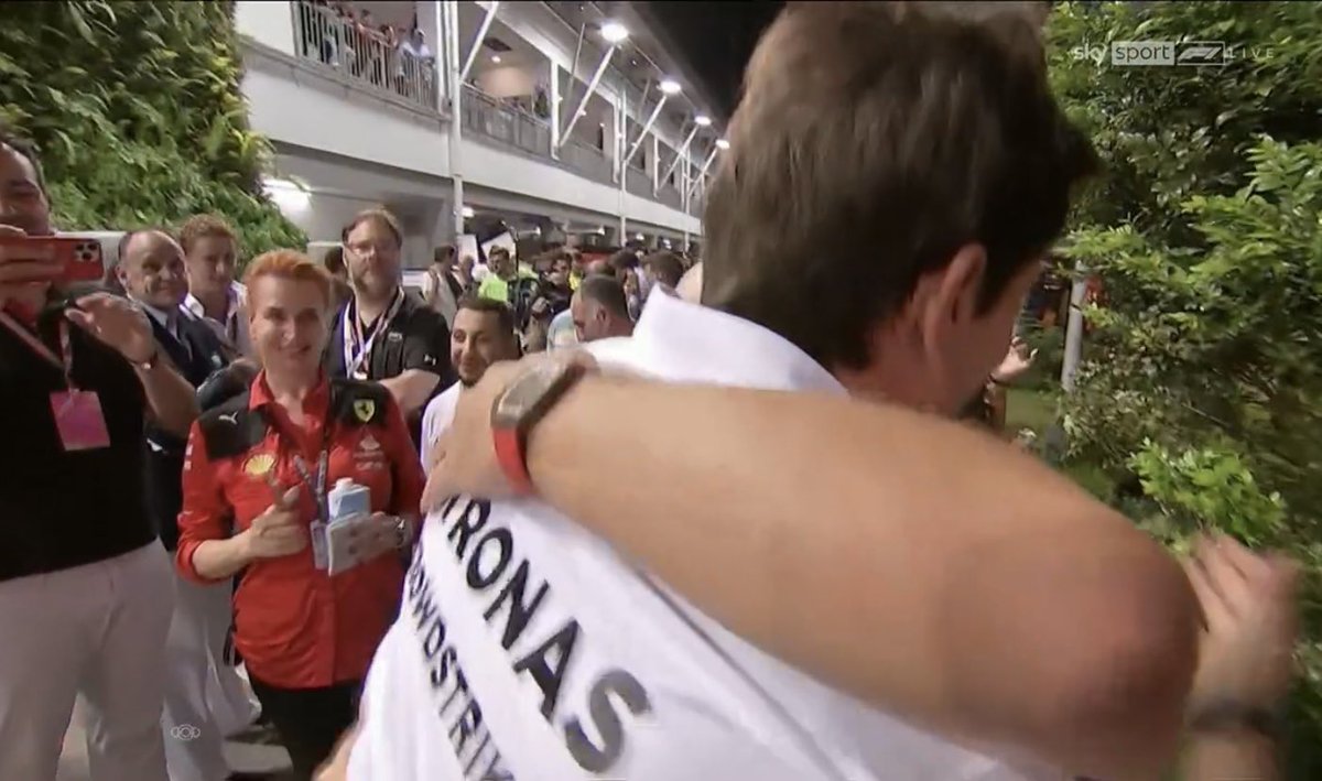 Vetteleclerc's tweet photo. Toto saying that if someone else wins (aside from his own team), he is happy that it‘s Fred. 

#SingaporeGP https://t.co/G6f8eiMltZ