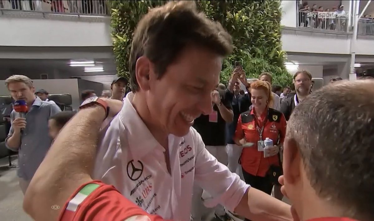 Vetteleclerc's tweet photo. Toto saying that if someone else wins (aside from his own team), he is happy that it‘s Fred. 

#SingaporeGP https://t.co/G6f8eiMltZ
