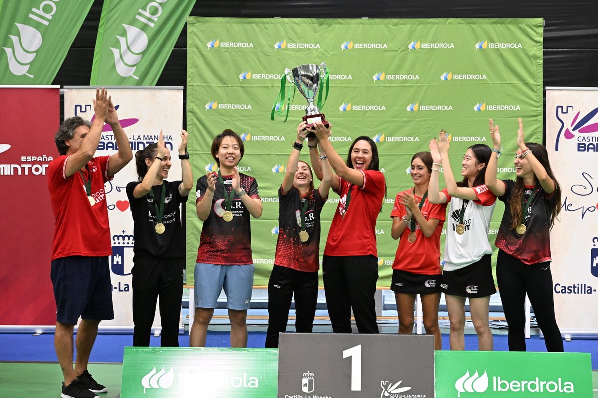 EFEdeportes's tweet photo. 🏸@Rinconadabadmin de Sevilla revalida el título de campeón de la #CopaIberdrola 2023. https://t.co/91Xkjay4Nv