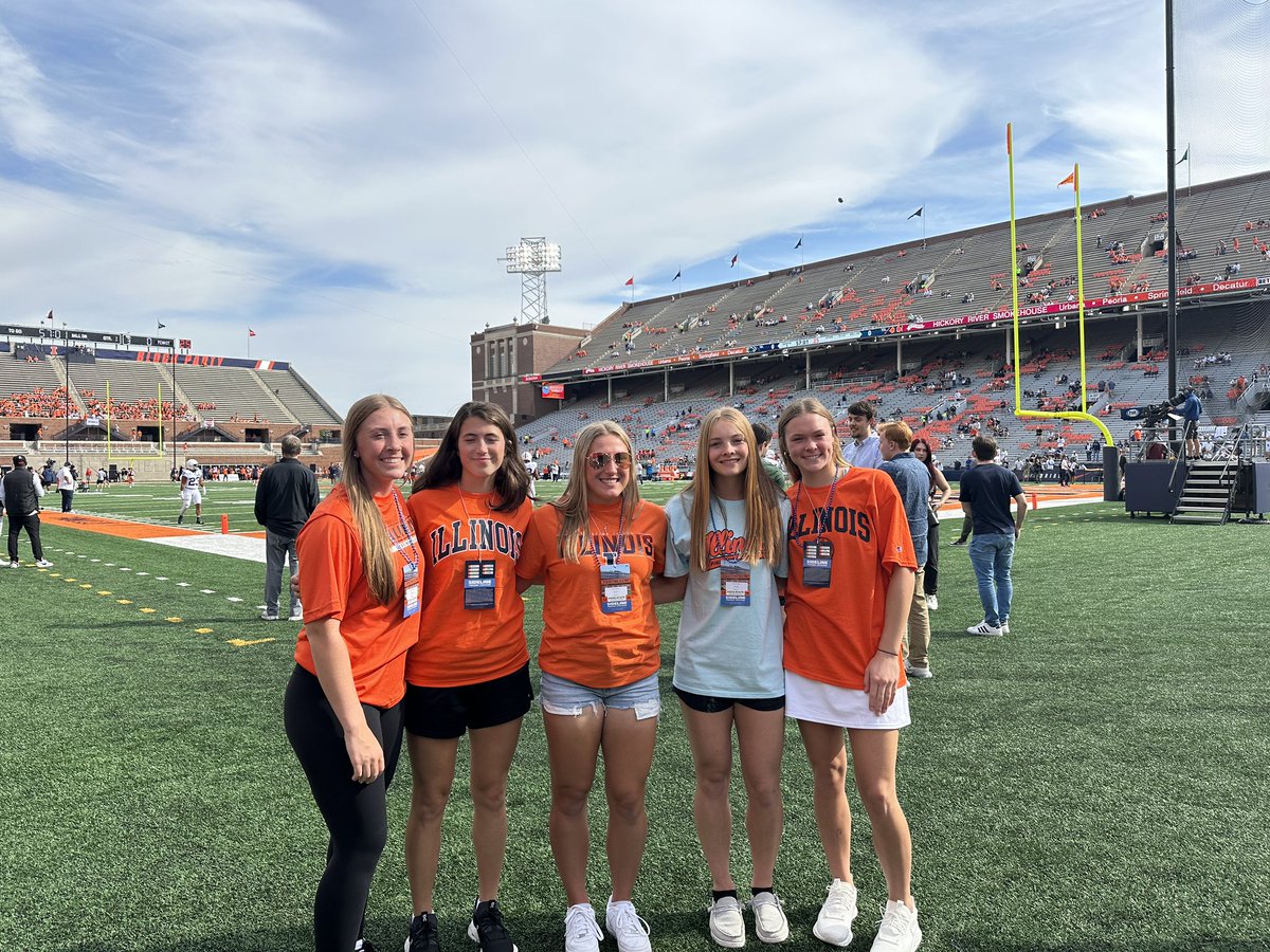 gracemolitor21's tweet photo. Thank you to @IlliniSB, Coach @TyraPerry13, @Ltrout07, @Coach_Veee, and @sickelssydney21. I had an amazing time on campus and a great visit this weekend!
@SluggersHuecker @WashMoBlueJays https://t.co/YpJ1NZ3YID