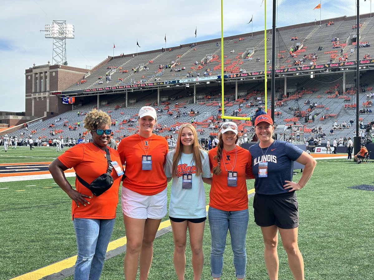 gracemolitor21's tweet photo. Thank you to @IlliniSB, Coach @TyraPerry13, @Ltrout07, @Coach_Veee, and @sickelssydney21. I had an amazing time on campus and a great visit this weekend!
@SluggersHuecker @WashMoBlueJays https://t.co/YpJ1NZ3YID