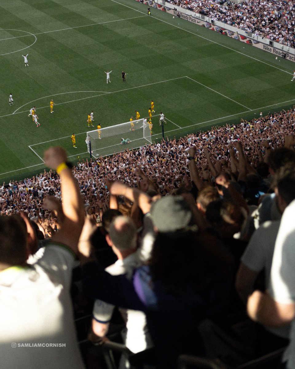 A photo thread of yesterday's events... 📸 ⬇️

On my way to the game, I asked for "scenes and limbs", and it's safe to say this was not what I was expecting. I hope you're all still buzzing.

Up the Spurs 🤍 #THFC