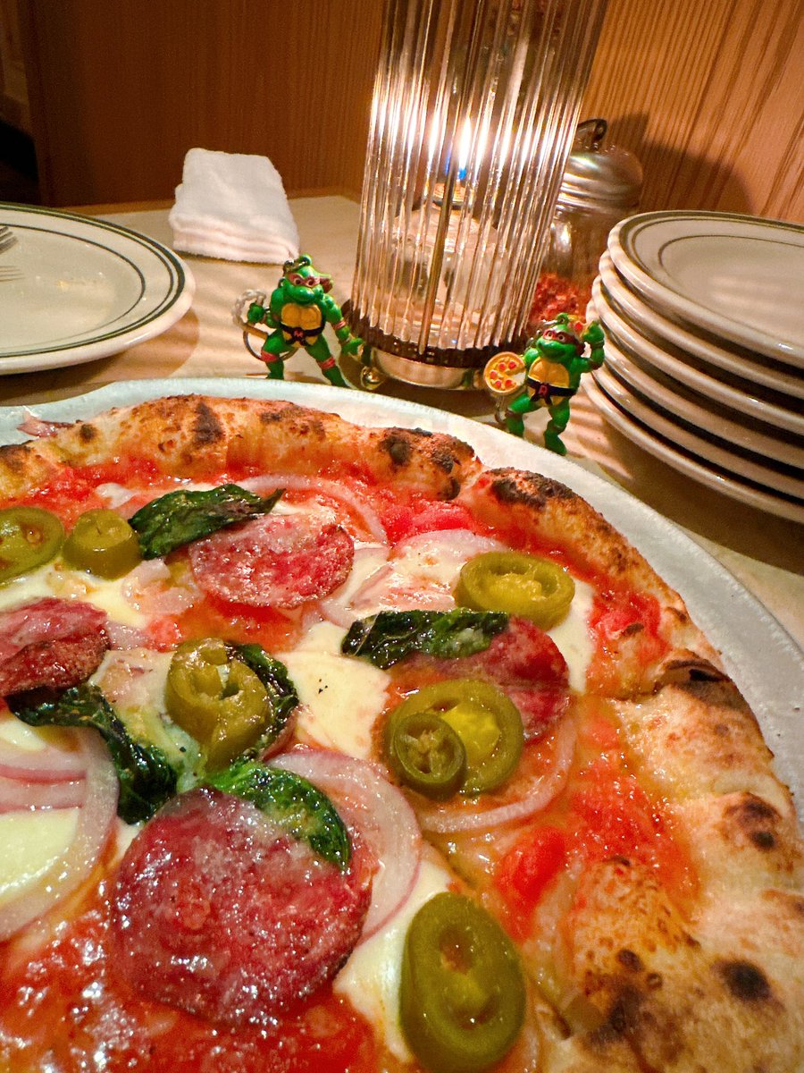 TMNT_SUCO's tweet photo. もちろんコラボ店も制覇🐢🐢🐢🐢
カメ村全力貢献🥤🍕🍩🐢
古着屋のVANCYのお姉さんフレンドリーで優しくて感動🙏🏻また行きます
#streamer #caitterspizza #BPCdonuts #tmnt
#ミューパニ #アメ村 https://t.co/q3jqez5LnT