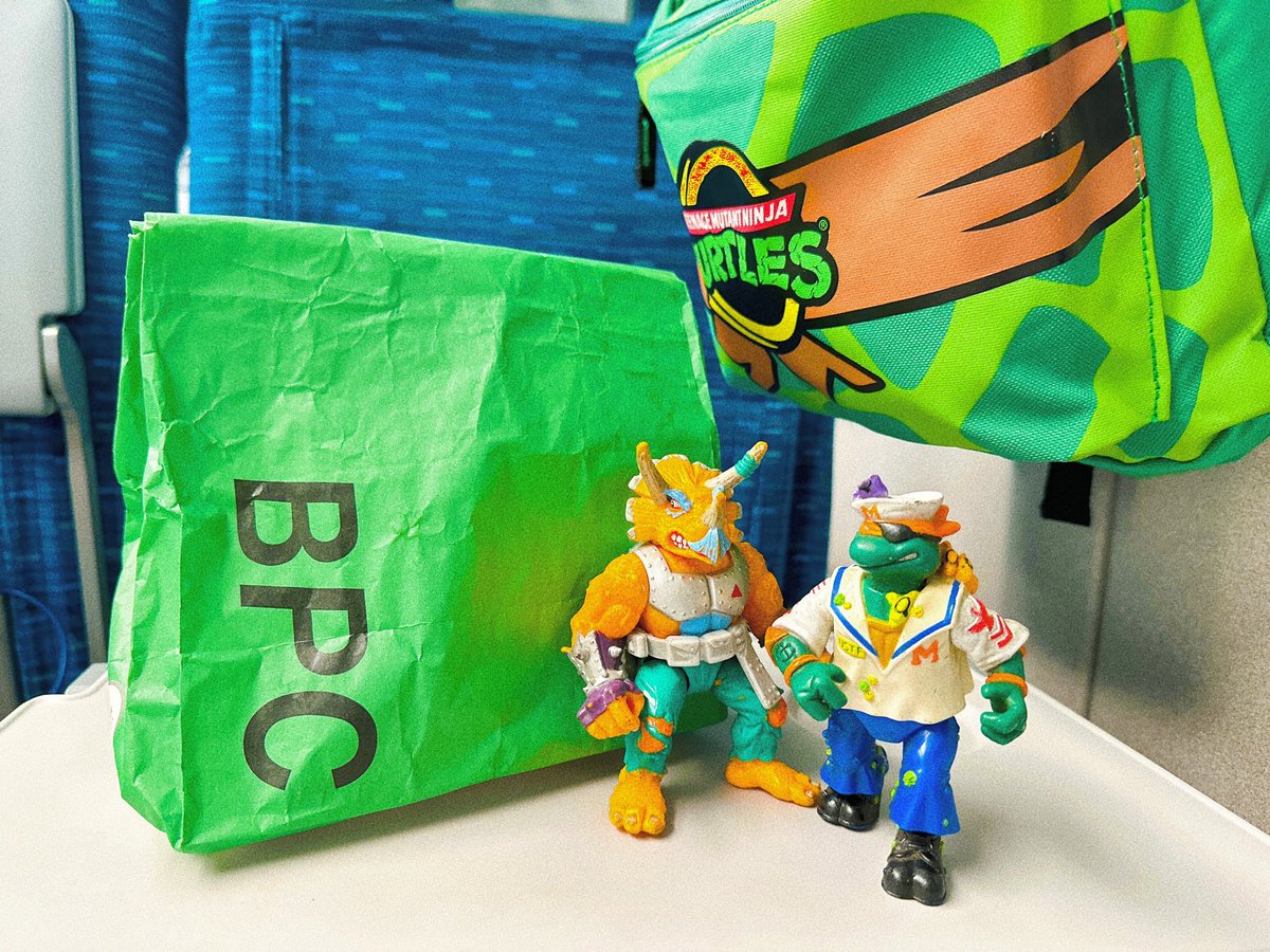 TMNT_SUCO's tweet photo. もちろんコラボ店も制覇🐢🐢🐢🐢
カメ村全力貢献🥤🍕🍩🐢
古着屋のVANCYのお姉さんフレンドリーで優しくて感動🙏🏻また行きます
#streamer #caitterspizza #BPCdonuts #tmnt
#ミューパニ #アメ村 https://t.co/q3jqez5LnT