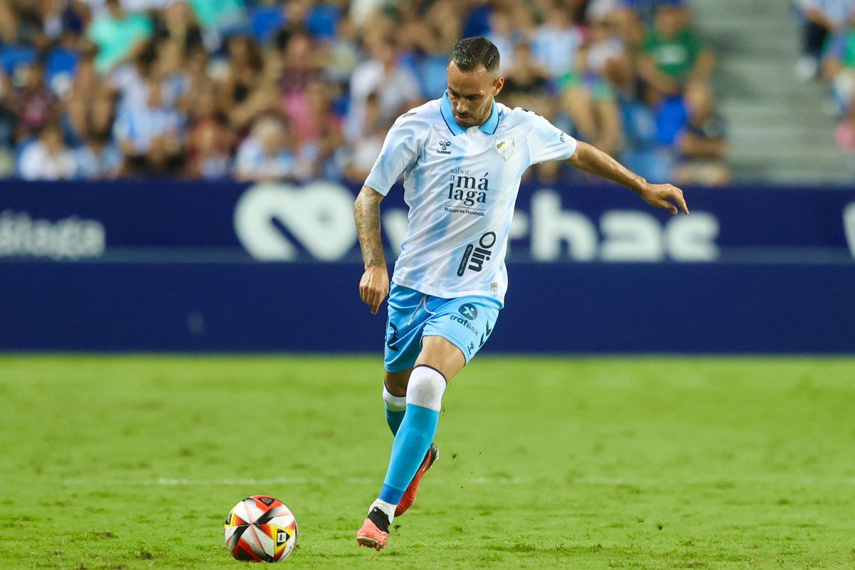 manu8molina's tweet photo. No se puede pedir más en mi debut con el @MalagaCF gran victoria del equipo y ambientazo en La Rosaleda 💙🏟️

A por un gran año que nos espera por delante💪

Cojiendo buenas sensanciones ¡VAMOS!🤞☺️ https://t.co/8ccXdsHCJD