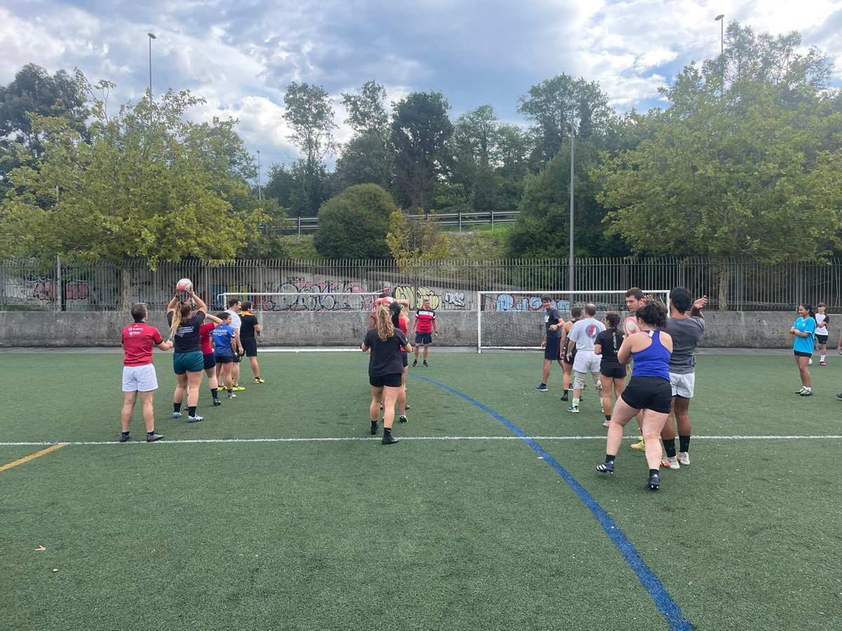ENEEferugby's tweet photo. 📚Hoy ha finalizado el curso de Level 1 y la 1ª jornada del Level 2 @WorldRugby realizado en Getxo, en colaboración con @euskadirugby 

Más de 50 cursillistas han participado en este fin de semana de formación https://t.co/bkxS2Rehzz