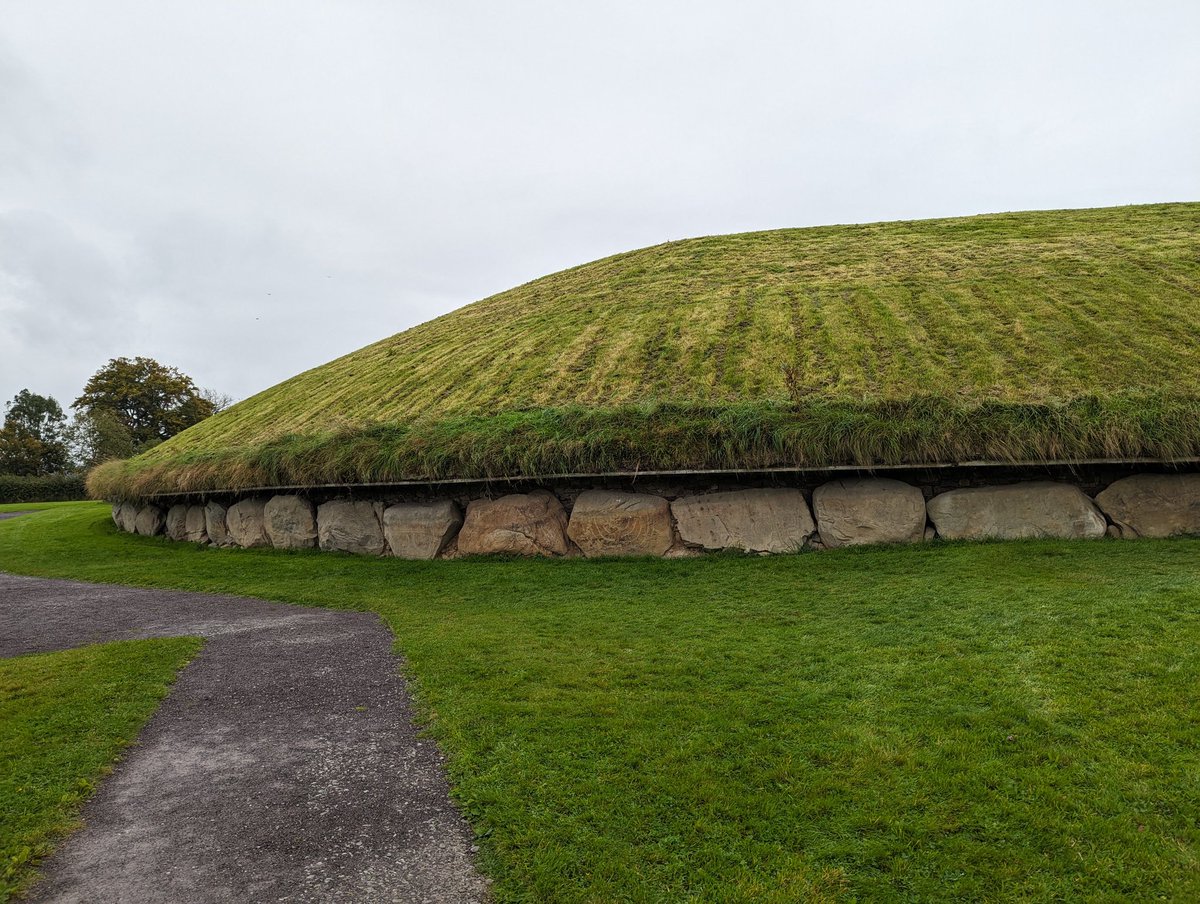 NickSixtyFour's tweet photo. Knowth, in Ireland holds about a third of the megalithic carved stone art in western Europe (Wikipedia) This site has passages aligned with sunrise on the winter and summer solstices. Worth a visit. Advice: Book tickets to Knowth and Newgrange weeks in advance.
#knowth https://t.co/oJPwFldbkR