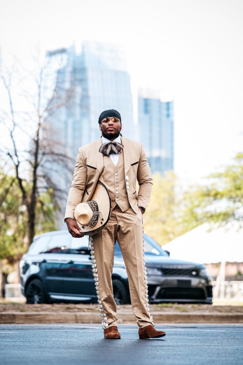 BleacherReport's tweet photo. King Henry’s game day fit 🔥 

(via @Titans) https://t.co/QVsZER03GK