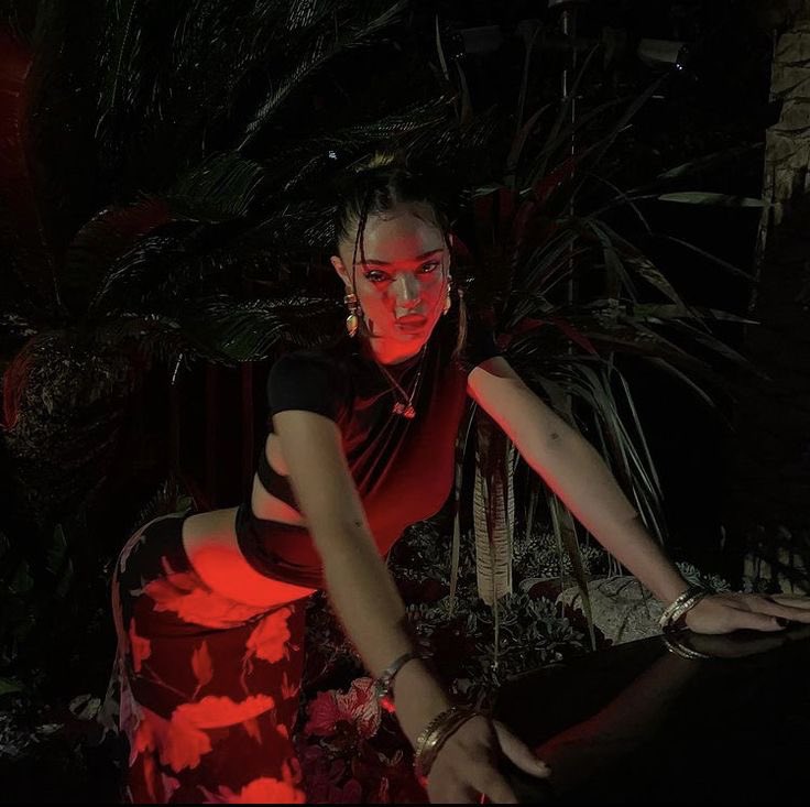 tlkngsweet's tweet photo. ain’t the first time 'cause i’ve seen
her before,    smell her perfume as 
she walks through the door. https://t.co/6aFGAcTLxQ