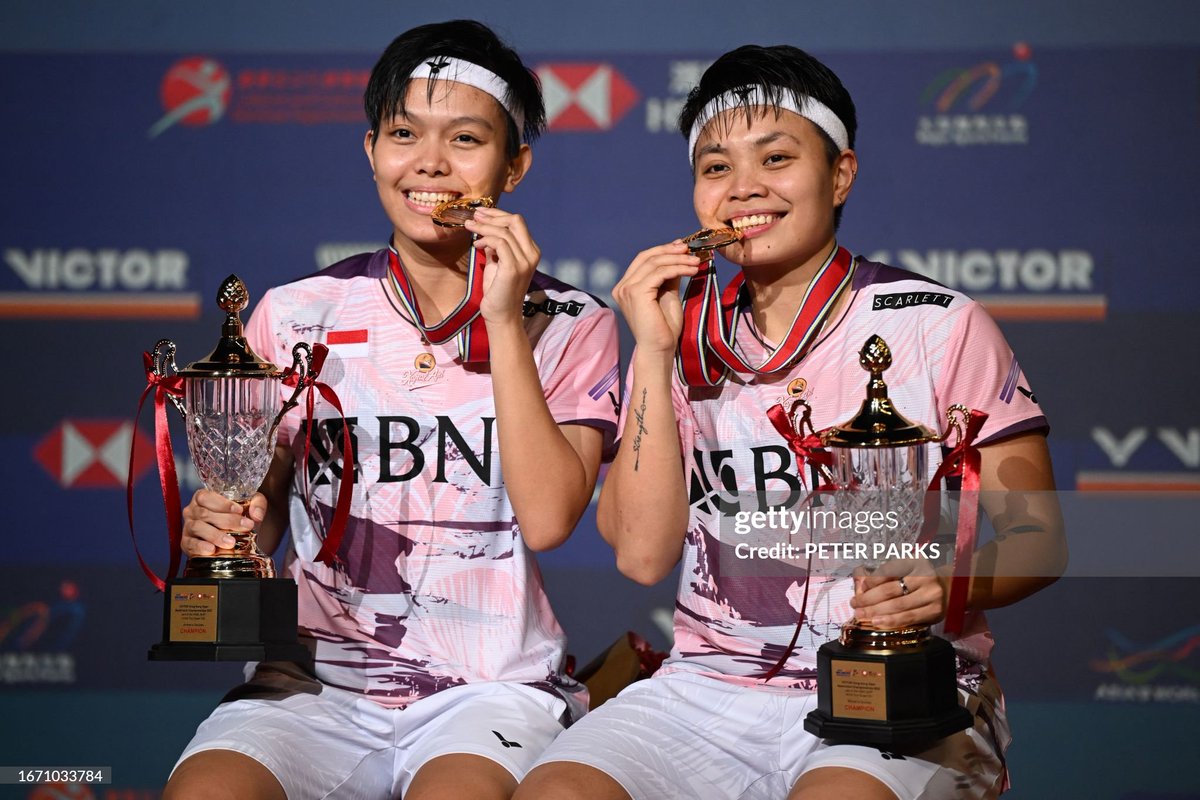ZonaBulutangkis's tweet photo. #BadmintonRecap minggu ini
1. Indonesia "BUKA PUASA" dengan 2 gelar di #HongKongOpen2023 (Apriyani/Fadia & Jonatan) setelah terakhir kali dapat gelar World Tour di bulan Juni lewat kemenangan Chico di #TaipeiOpen. 1 runner-up juga didapat oleh Leo/Daniel dari ajang ini. https://t.co/WGeKi94UPT