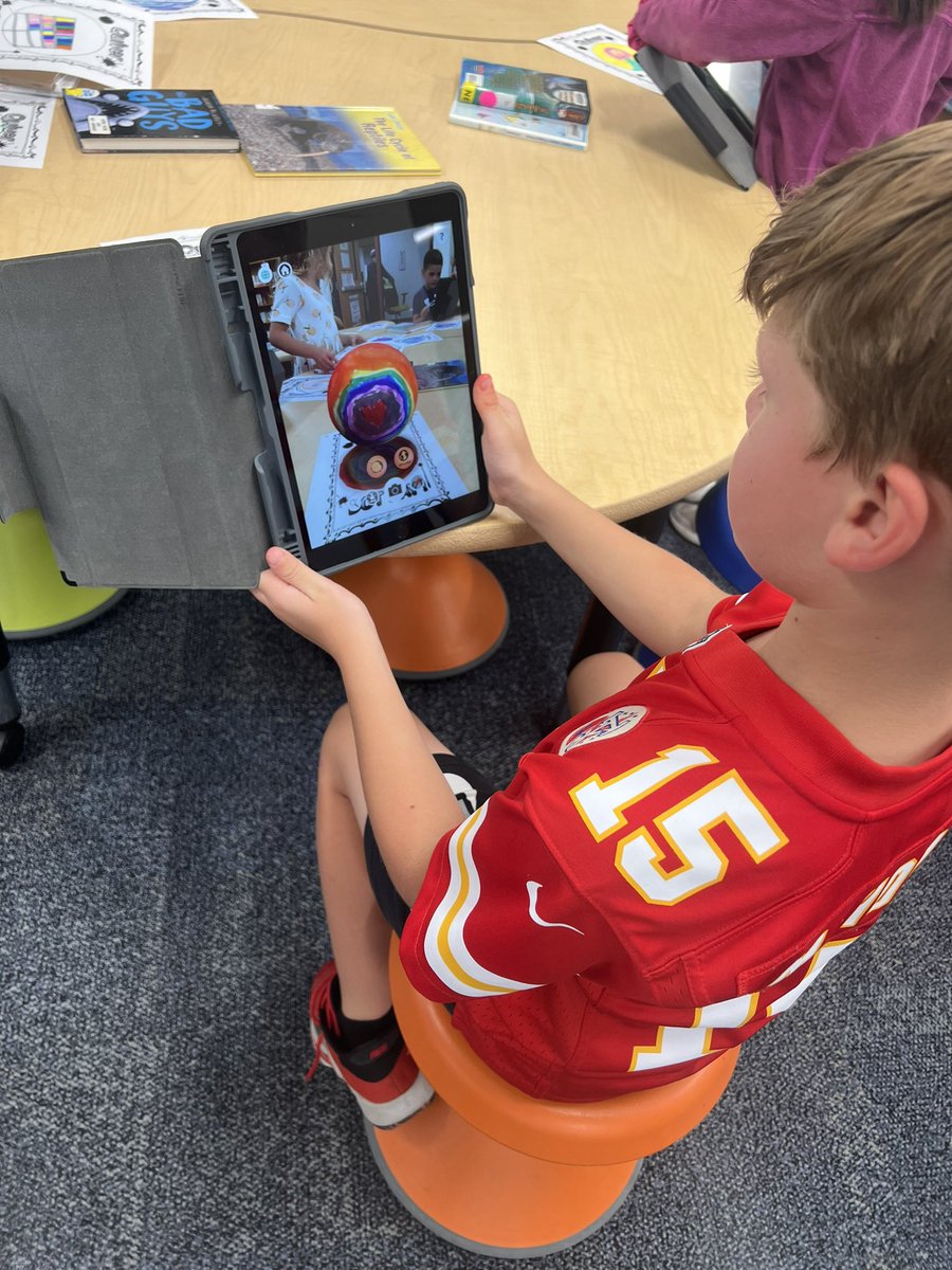 LES second and third graders loved using <a href="/quivervision/">QuiverVision</a> to celebrate @peterhreynolds THE DOT!