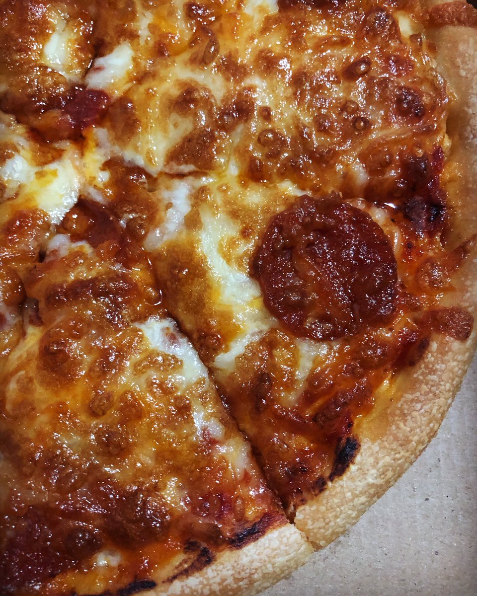 probablyboring_'s tweet photo. #pizza #photographer #photooftheday 🍕 https://t.co/q8Q5u3w1Et