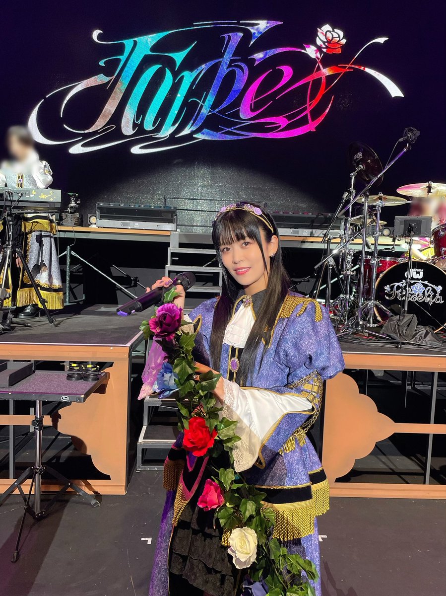 aibaaiai's tweet photo. ２日間の景色は一生忘れない。
今も胸がいっぱいです。
笑顔で声で私たちを幸せにしてくれてありがとう。
私たちについて来てくれてありがとう。
Roseliaでいられることが誇りです！
次はツアーで会おうね🌹✨
#Roselia_Farbe_DAY2
#バンドリ #ガルパ #Roselia https://t.co/loHjEtwInA