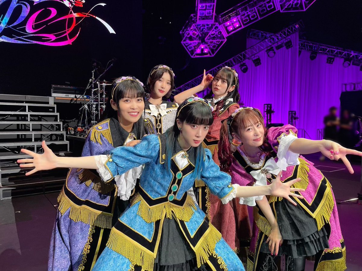 aibaaiai's tweet photo. ２日間の景色は一生忘れない。
今も胸がいっぱいです。
笑顔で声で私たちを幸せにしてくれてありがとう。
私たちについて来てくれてありがとう。
Roseliaでいられることが誇りです！
次はツアーで会おうね🌹✨
#Roselia_Farbe_DAY2
#バンドリ #ガルパ #Roselia https://t.co/loHjEtwInA