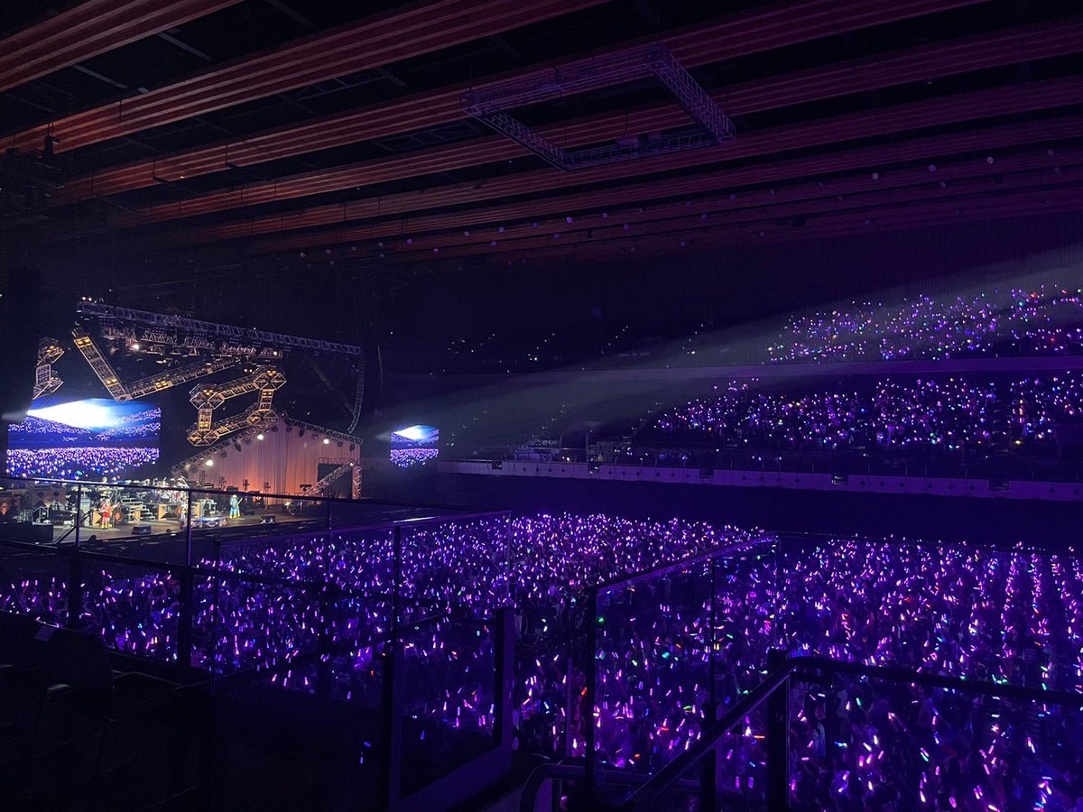 aibaaiai's tweet photo. ２日間の景色は一生忘れない。
今も胸がいっぱいです。
笑顔で声で私たちを幸せにしてくれてありがとう。
私たちについて来てくれてありがとう。
Roseliaでいられることが誇りです！
次はツアーで会おうね🌹✨
#Roselia_Farbe_DAY2
#バンドリ #ガルパ #Roselia https://t.co/loHjEtwInA