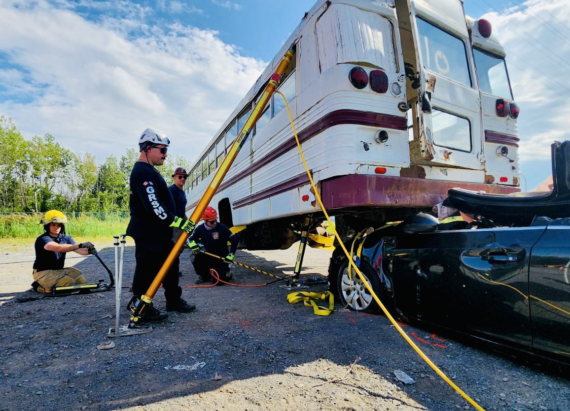 SOCC_Corp's tweet image. “Heavy Rigging for the Fire Service” was an amazing success!! Prepared to roll this out across 🇨🇦 to ensure a safe outcome for our patients and our rescuers. #firefighter #heavyrescue #technicalrescue #paratech #paramedic #pompier